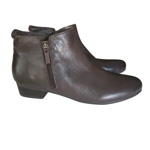Trotters Major Booties Women's Size 8 Narrow Dark Brown Side Zip Leather Comfort